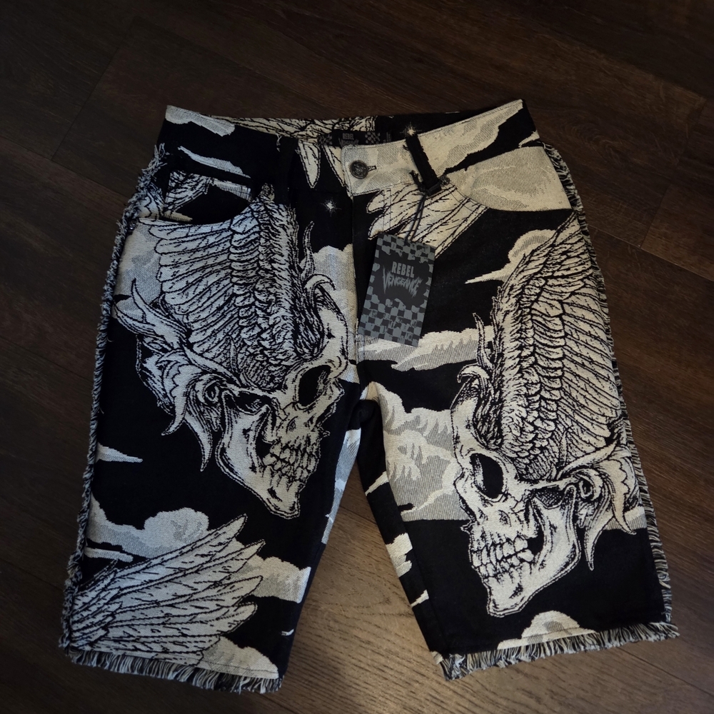NWT Rebel Skulls w/Wings Thick Tapestry 5-Pkt Clay & Black Fringed Shorts. Goth
